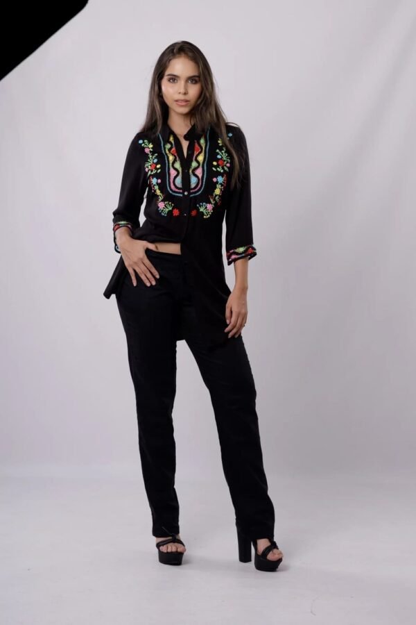 BLUSON CAMISERA NEGRA CON SESGOS
