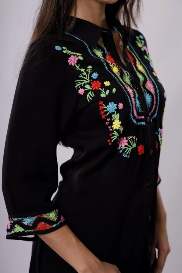 BLUSON CAMISERA NEGRA CON SESGOS