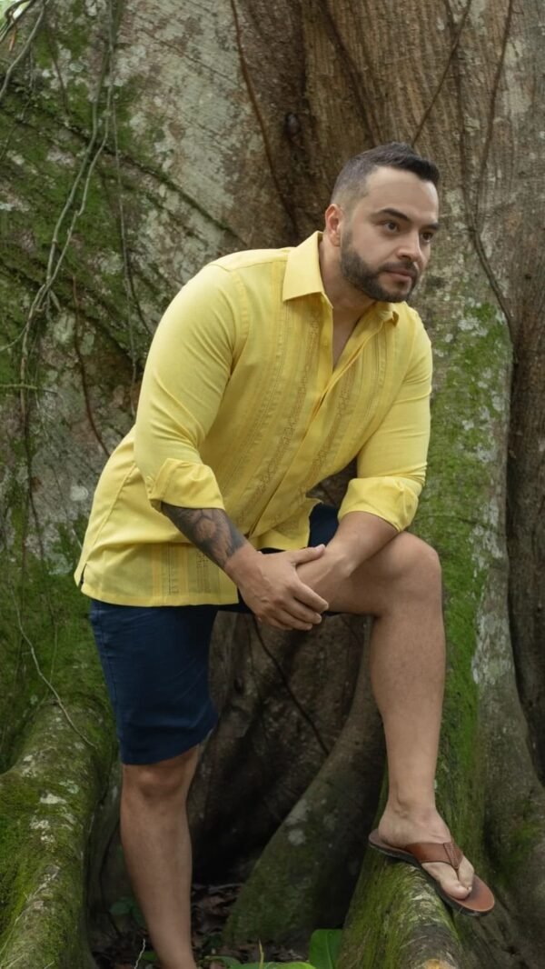 Guayabera Amarilla Calada