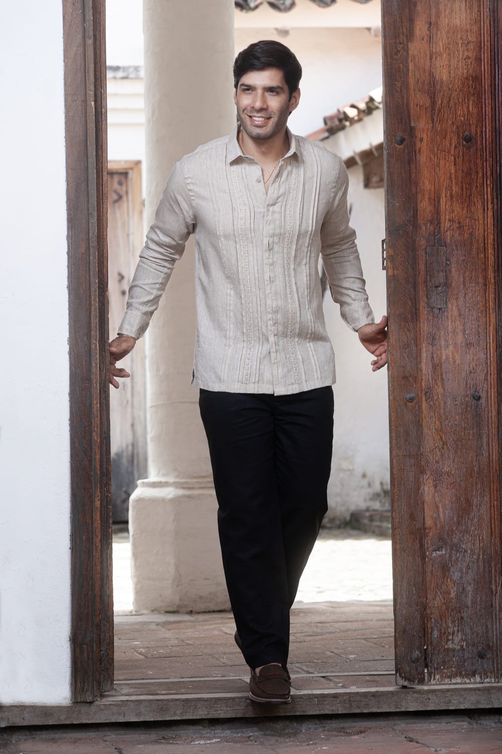 Guayabera Artesanal Color Arena Sabiduria en Lino