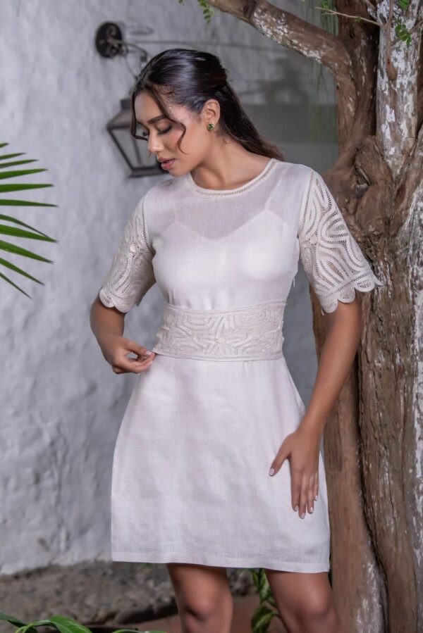 KAFLAN Vestido Blanco Bordado - Camino de Flores - Herencia del Sol - Nueva Coleccion 2024 - Imagen 2