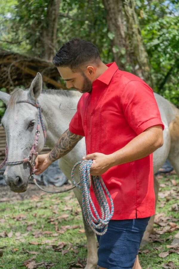 guayabera roja calada imagen de producto (3)